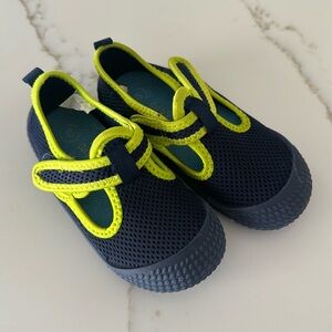 Cat and Jack water shoes navy and neon yellow size 8